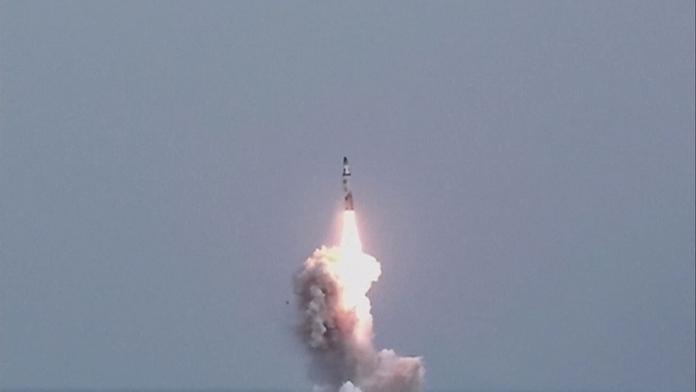 KLDR znovu provokuje! Slíbila obnovu jednání s USA, pak odpálila střely