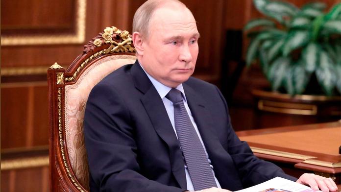 Putin je po operaci, zákrok se zdařil, říká zdroj z Kremlu. Jeho stav je ale nejistý