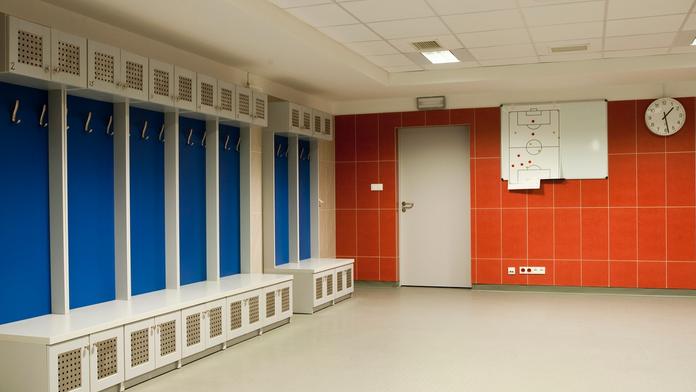 ANKETA: Kdo má uklidit šatnu hostů po zápase? Hlasujte!