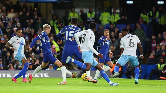 Chelsea zachránila výhru v závěru, tři body zajistil z penalty Madueke