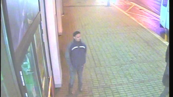 Policie pátrá po svědkovi sexuálního napadení. Poznáte ho?
