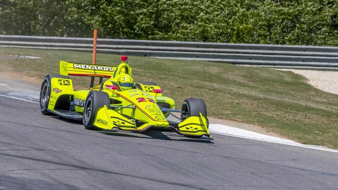 Horská dráha pro formule, to je okruh v Alabamě. VIDEO