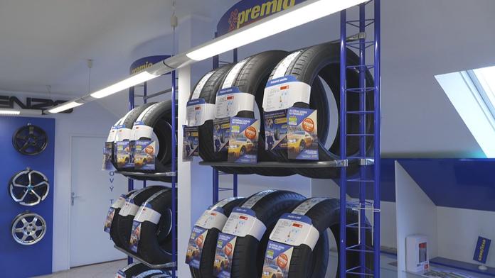 Ruská invaze a covid v Číně zdraží pneumatiky. Řidiči si připlatí až o 25 %
