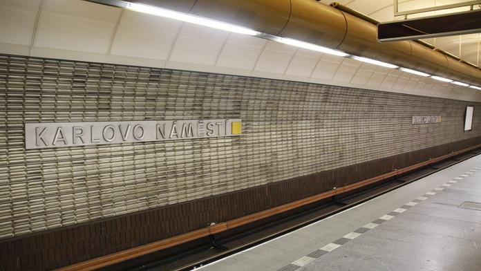 Kuriózní krádež mobilu: Zloděj zastavil na hodinu provoz metra