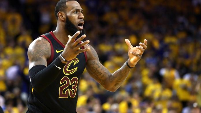 Jedno z nejlepších LeBronových představení! Cleveland přesto padl