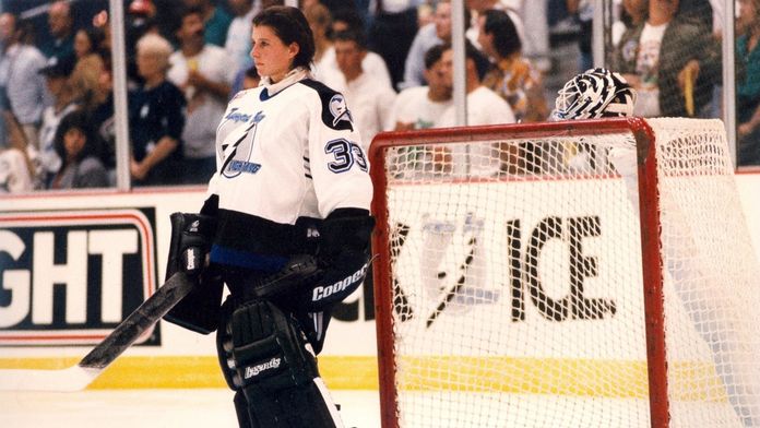 Dívka, která dala sen ostatním holkám! Před 29 lety chytala zápas za tým z NHL
