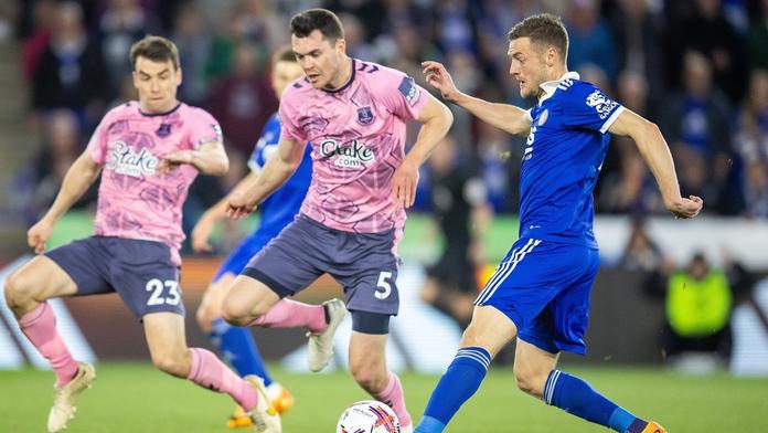 V záchranářském boji Leicester remizoval s Evertonem. Sevilla prohrála s Gironou
