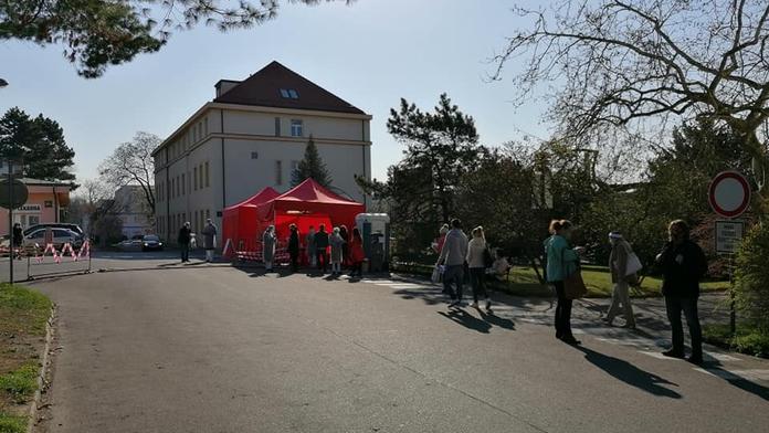 Za pár stovek i za tisíce! PŘEHLED míst, kde vám udělají test na Covid-19