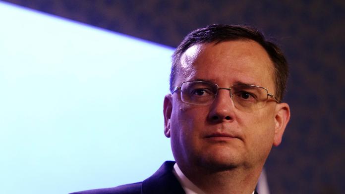 Premiér vzkázal Senátu: Žaloba na Klause je ubohost, hanba vám!