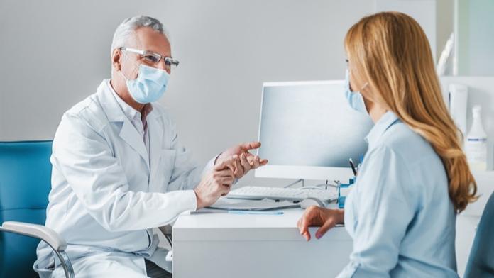 Zůstanou respirátory v ordinacích lékařů nastálo? Někteří jsou pro. ANKETA