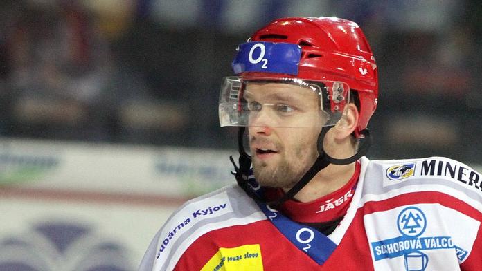 Zlomil všechny rekordy, NHL na něj ale stejně dlabe. Přijde i o své číslo?