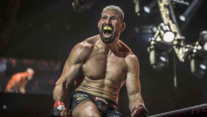 Attila v boxerském zápase porazil Kincla, Rytmus se o překvapení nepostaral