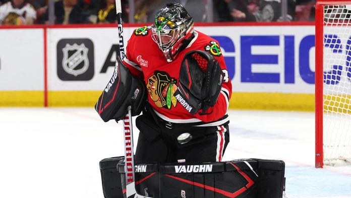 Rána pro Chicago, brankář Mrázek se zranil. Chvíli bude mimo, řekl trenér