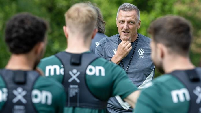 Kouč fotbalistů Jablonce Luboš Kozel se svými svěřenci při zahájení přípravy