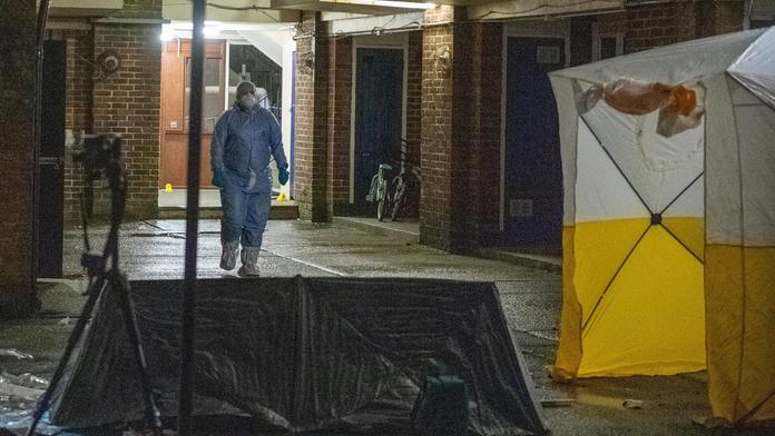 Po útocích s noži v Londýně jsou dva mladíci mrtví, dalších 12 je zraněných