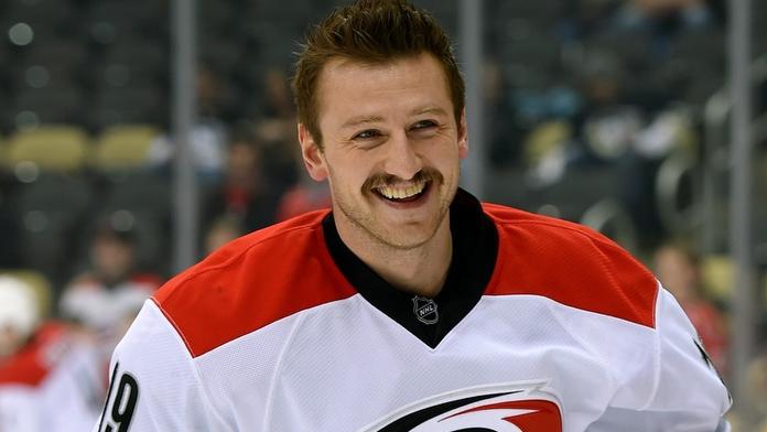Žádný potupný kemp! Tlustý zůstane v NHL, podepsali ho Devils