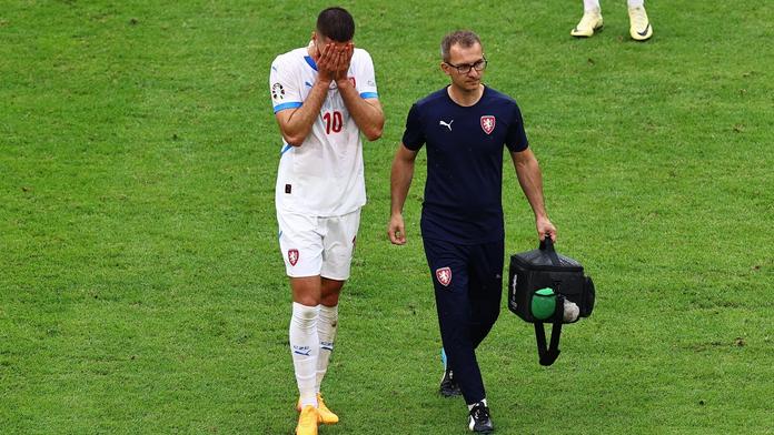 Konec nadějí. Schick má zraněné lýtko a duel s Tureckem nestihne