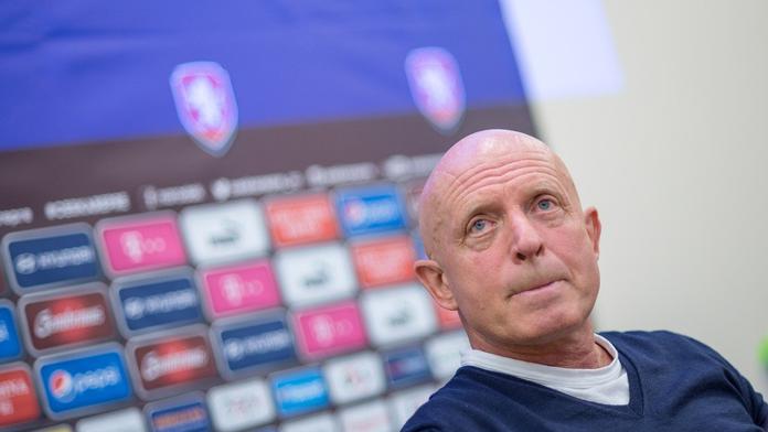Česká fotbalová reprezentace je bez trenéra! Karel Jarolím skončil