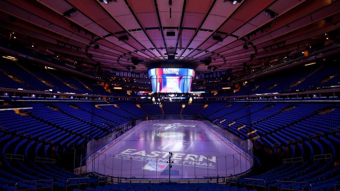 Bleskové jednání v NHL. Fanoušek dostal po brutálním napadení doživotní distanc