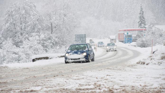 Výstraha! Meteorologové varují před ledovkou a sněhovými jazyky