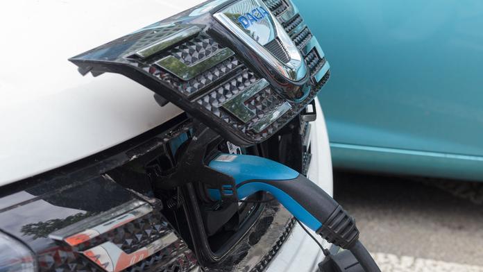 Zvažujete pořízení ojetého elektromobilu? Experti upozorňují, na co nesmíte zapomenout