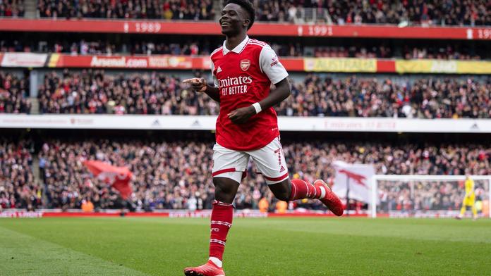 Saka táhl Arsenal za přesvědčivou výhrou. Ligu vede už o osm bodů