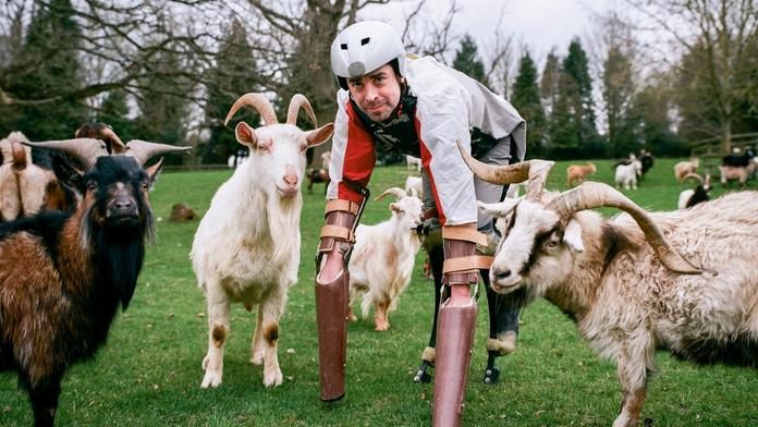 Thomas Thwaites se stal kozou