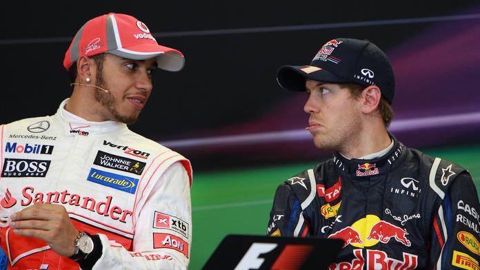 Hamilton a Vettel museli před GP USA změnit přilby, Brit zrušil skandální nápis