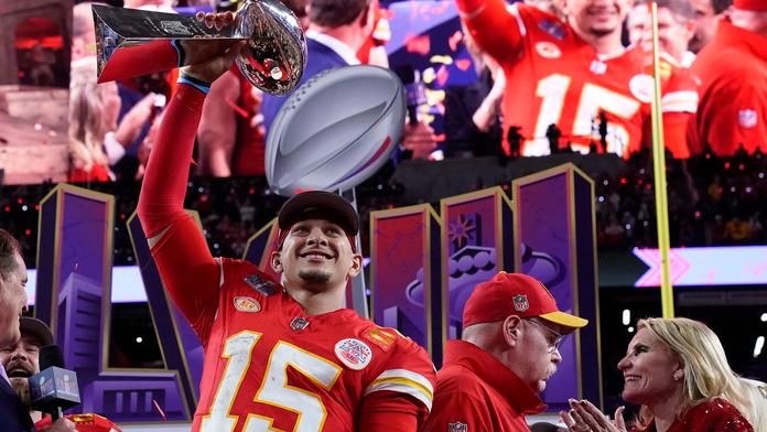 Kansas obhájil vítězství v Super Bowlu. Šlo o nejdelší zápas v historii