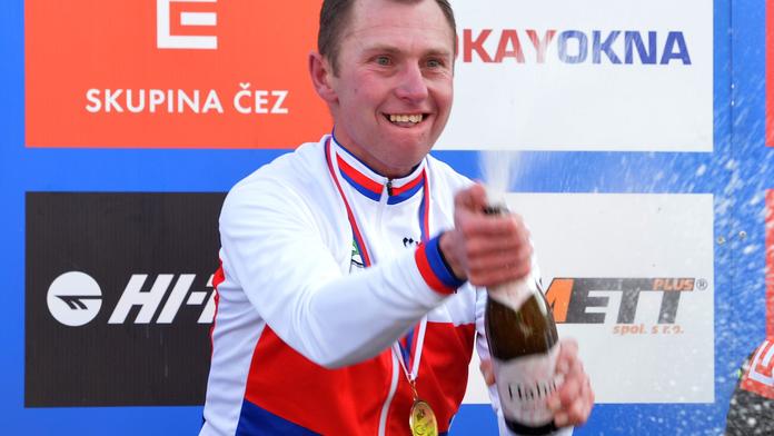 Svéráz, který se nevzdává! Emil Hekele se ve 42 letech stal poprvé mistrem republiky