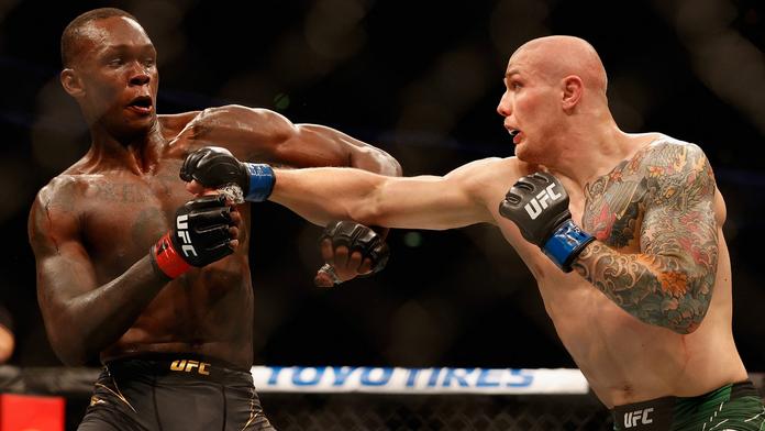 Zleva: Israel Adesanya a Marvin Vettori