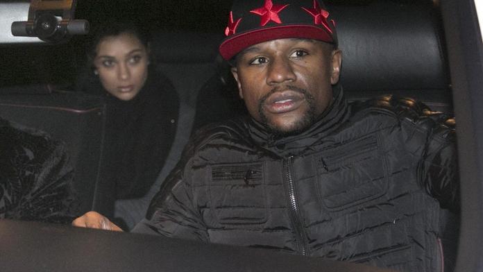 Na Mayweathera stříleli z auta! Odnesl to jeho bodyguard