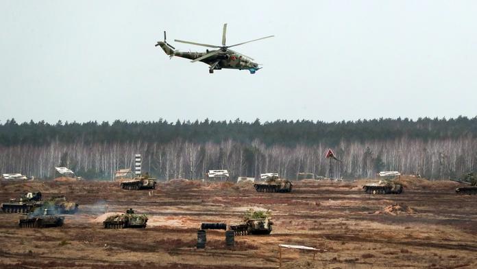 Putin a Lukašenko svolávají armády. Evropa se má na pozoru