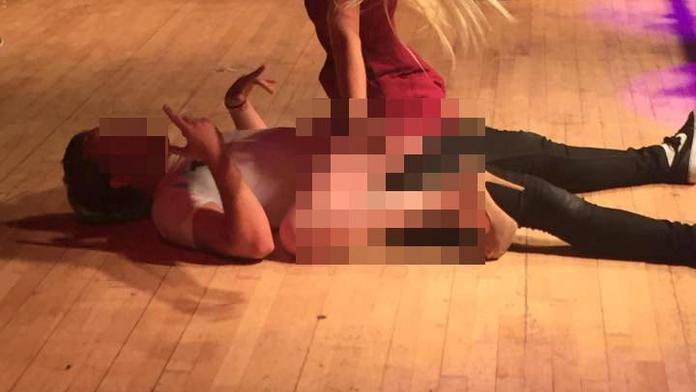 Studentská party se trochu zvrhla. Předváděl se sex na jevišti