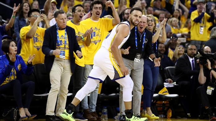 Curry zářil a dovedl Golden State k prvnímu vítězství