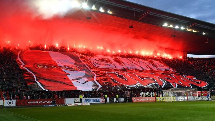Slavia v odvetě EKL využije výjimky, dostane fanoušky i na uzavřenou tribunu