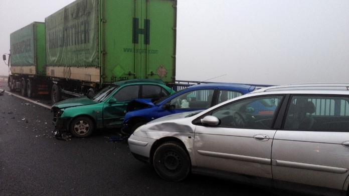 Silnice se mění ve skluzavky, Ostravsko trápí smog. PODÍVEJTE SE, co nás čeká dál