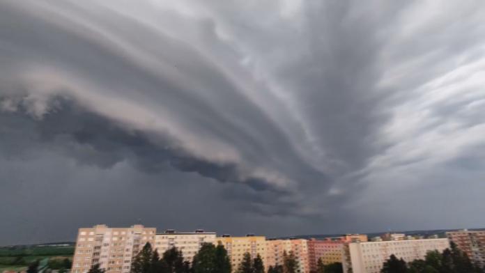 Páteční bouře mohla být středně silné derecho. Největší sílu měla na Plzeňsku