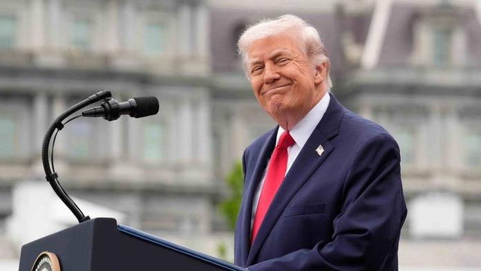 Trump udělal pořádný krok vedle. Fotka teď baví celý internet