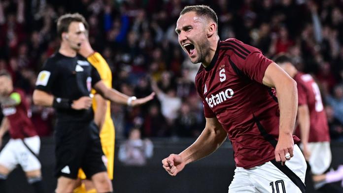 Sparta nadále v čele ligy. S Duklou musela otáčet, spasil ji dvougólový Uchenna