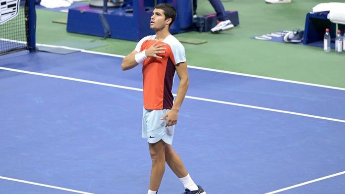 Teenager Alcaraz je ve finále. Na US Open se to stalo podruhé v historii