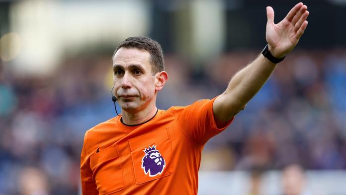 Bývalý sudí Premier League čelí obrovskému problému. Hrozí mu šest let