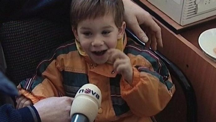 Tříleté batole na policejní stanici, ztratil se na cestě za babičkou