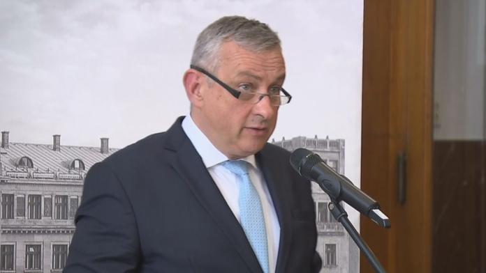 Síkela představil úsporný tarif na energie. Stát na něj dá 30 miliard