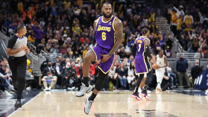 LeBron James byl opět potrestán, NBA vadilo sahání do rozkroku