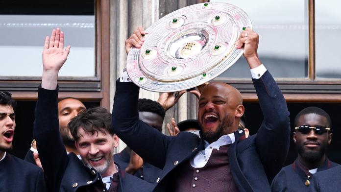 Trapas při mistrovských oslavách Bayernu. Zachránila je Kompanyho žena