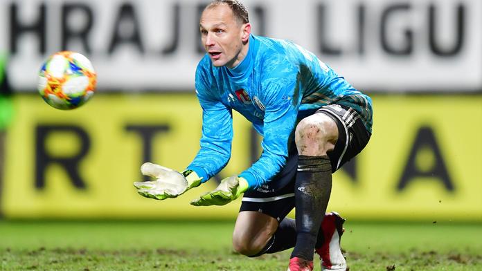 Bayern je obrovská výzva, ale nic pro mladé české gólmany, říká Drobný