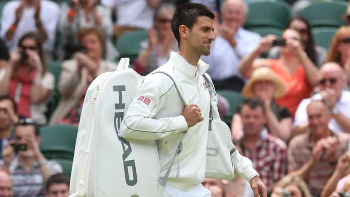 Vtipálek Djokovič vyrazil na kurty ve Wimbledonu s golfovou holí