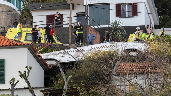 Na Madeiře se převrátil autobus s turisty! Zemřelo 29 lidí