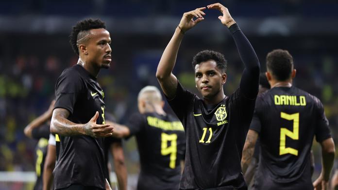 Brazilští fotbalisté v černých dresech